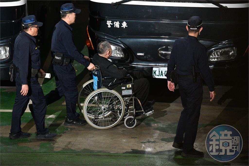【柯文哲再羈押】沈慶京當庭脫褲子　檢控：藐視司法