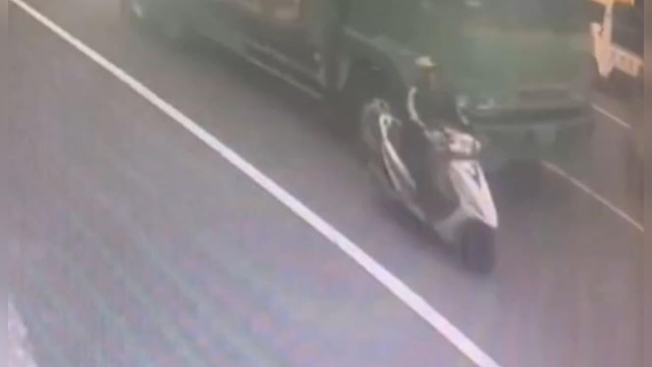 快新聞／桃園嚴重車禍！聯結車緊貼機車　女騎士遭撞飛身亡