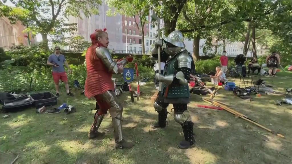 這可不是在拍歷史劇...　中世紀武士重現紐約中央公園