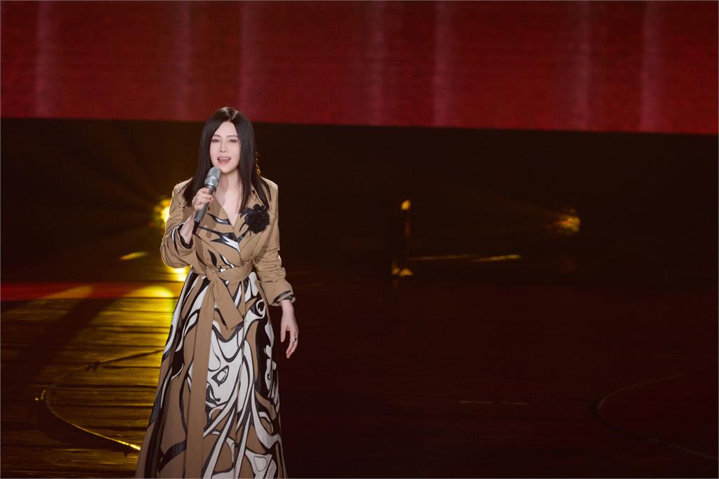 江蕙復出演唱會第4場「自爆身體現況」!後台狂嗑「2美食」苦笑:把節食收回