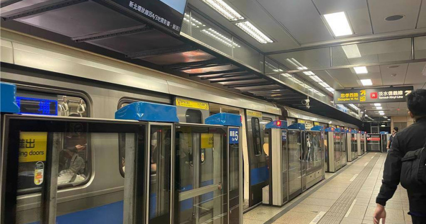 板南線今尖峰時段傳「列車暫停」　北捷：安全間距調整所致