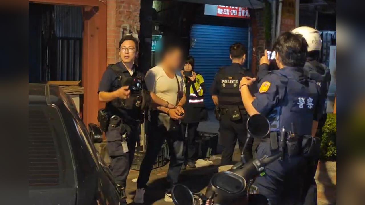 快新聞/神色慌張露馬腳!警方萬華盤查違停車 竟起獲海洛因、改造手槍