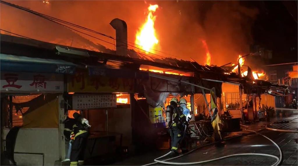 快新聞／北市華西街凌晨大火「延燒5店舖」　現場爆炸聲不斷