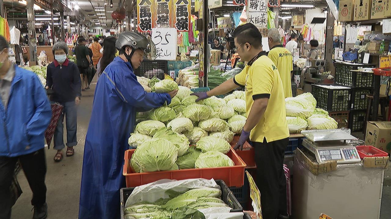 鳳凰颱風撲台！菜價恐喊漲　菜籃族趕緊囤貨備戰