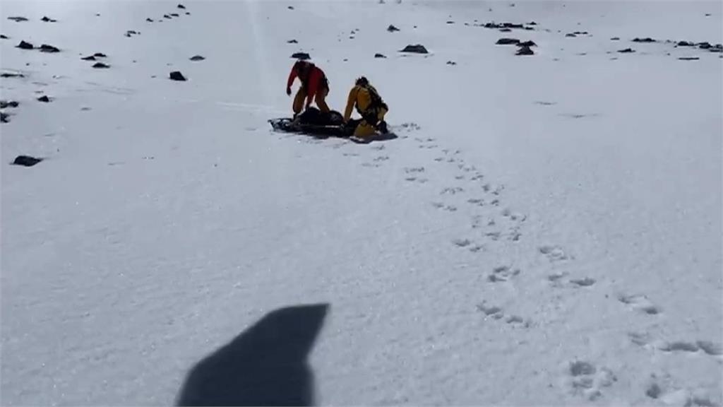 男子爬雪山摔斷手 攀雪山今年已3死6傷　