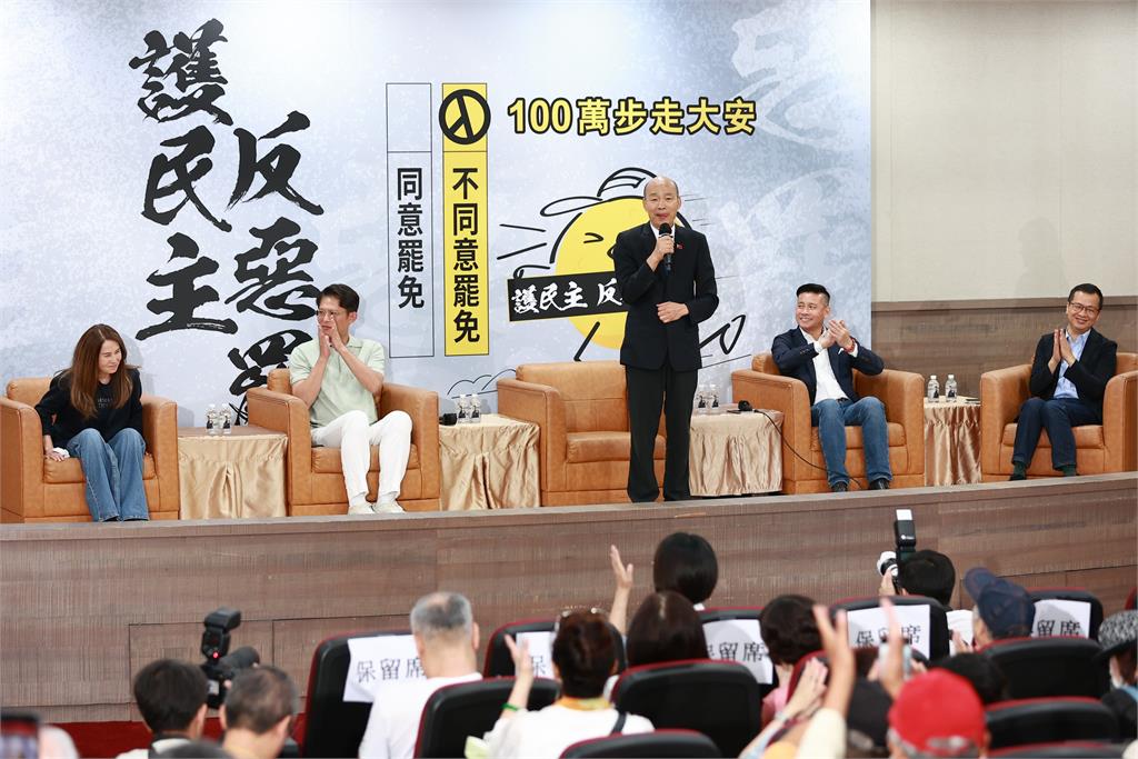 快新聞／韓指黃「人中呂布」明褒暗貶？　林俊憲酸：小藍仍須大藍治才會乖