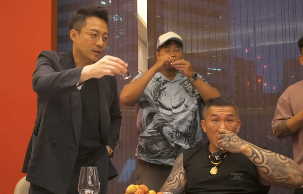 館長上海合體汪小菲　一旁驚見台灣歌手：來蹭飯的