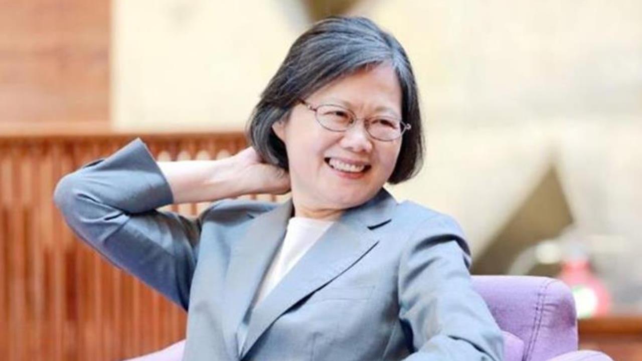 蔡英文自稱：全台灣唯一女總統！求生欲滿分「急補2字」網狂CUE蕭美琴
