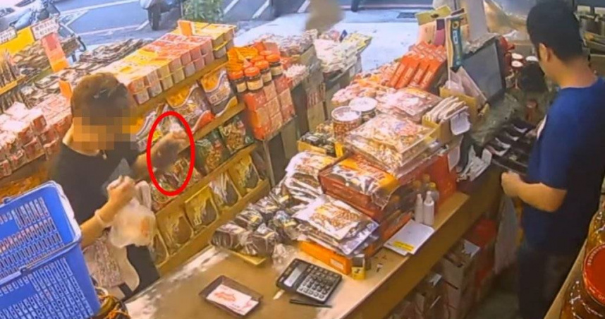 桃園婦人快手偷豆干全被錄 網友批「貪小便宜最丟臉」警方主動介入