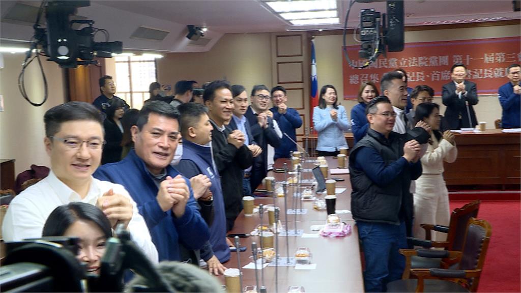 藍黨團幹部交接「他」也來了 鍾佳濱酸:小心被雞頭對上