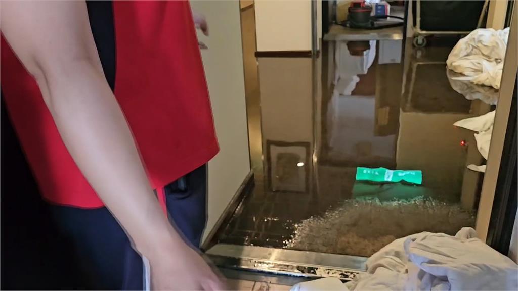 ２醉女沒熄菸就睡著！　中和旅館床鋪起火、１中毒１插管急救