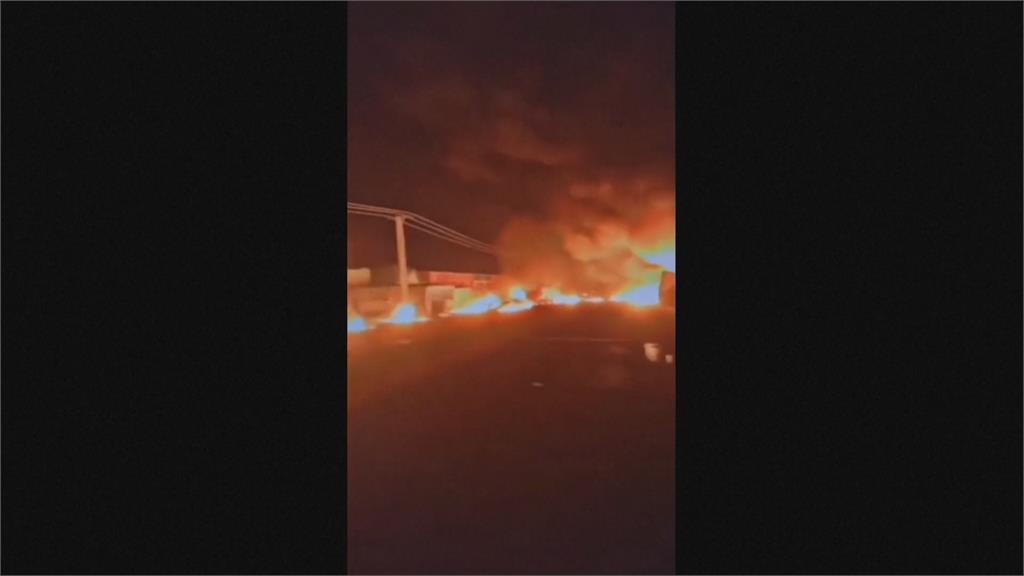 奈及利亞油罐車失控翻覆　爆炸起火狂燒至少108死亡