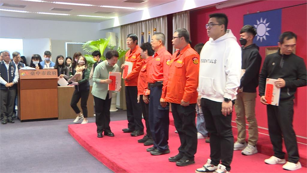 台中新光氣爆案11名英雄　彰基情侶檔等5人頒1萬元獎金