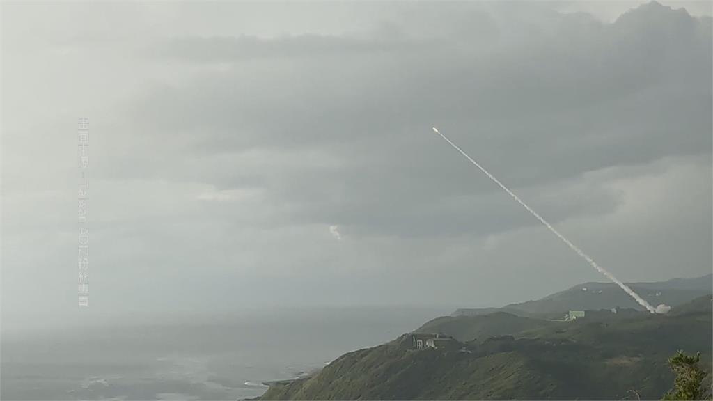 轟隆巨響！天弓二、三型飛彈九鵬基地試射　整個恆春半島都能看見