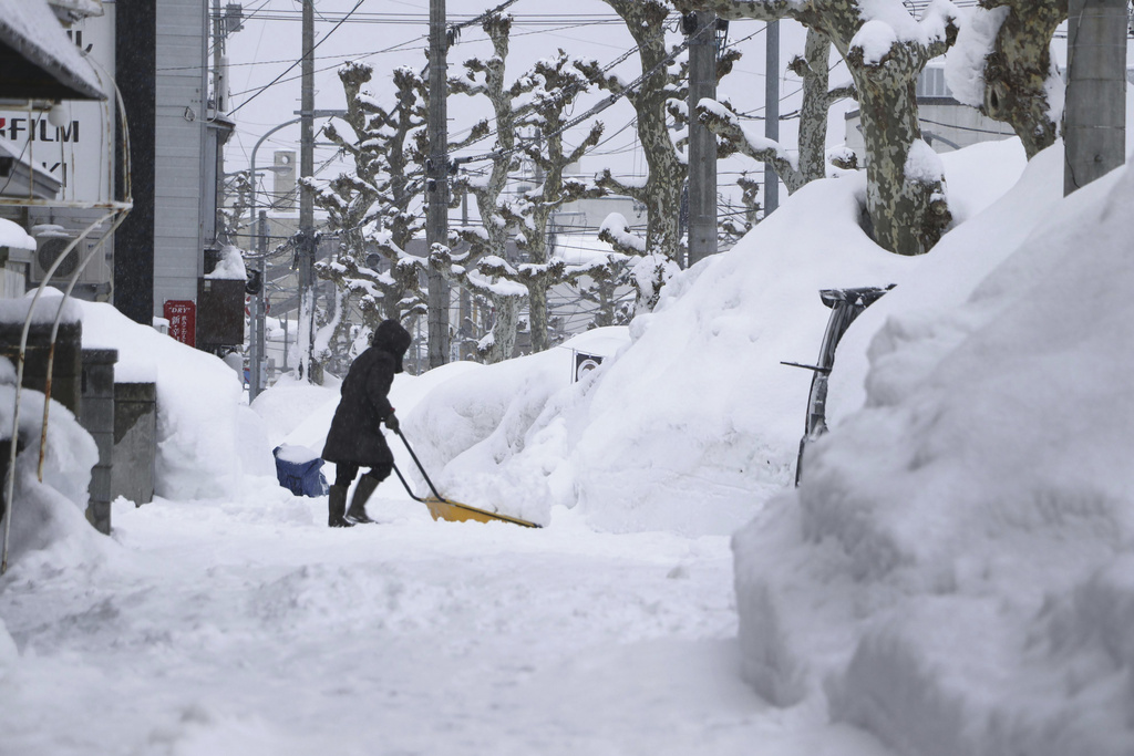 下雪多兩倍！日本寒流來襲　北陸積雪達200公分