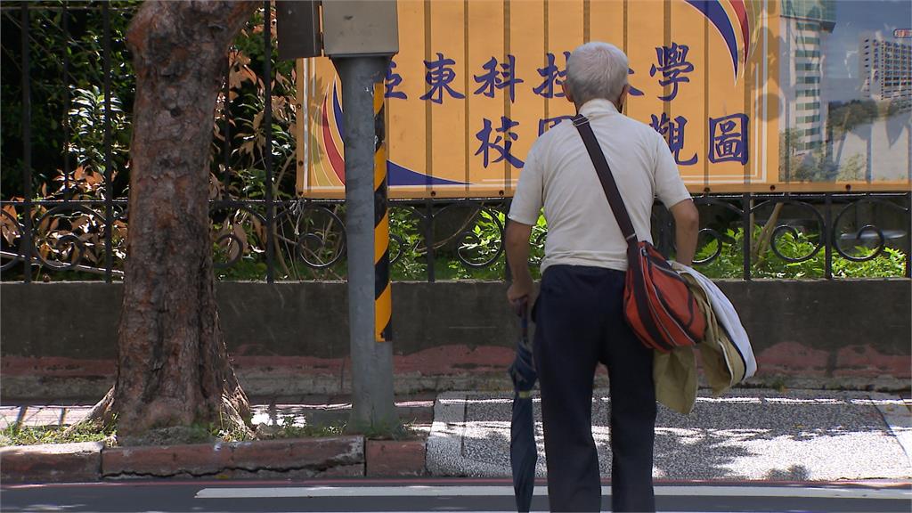 扶阿婆過馬路遭駕駛PO網討拍　董至成暖心回應　網友讚爆