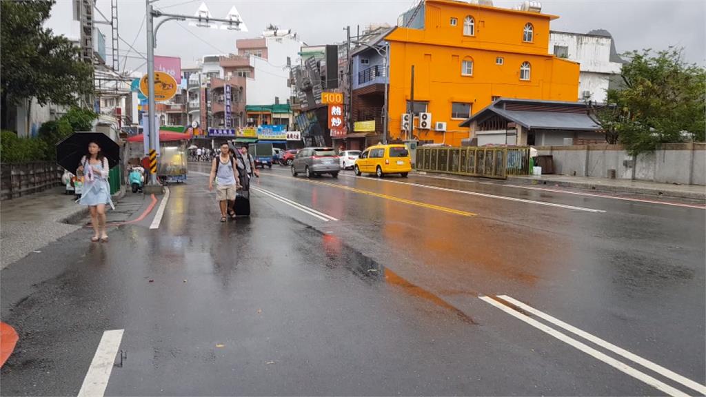 雨來了！墾丁大街剩零星遊客