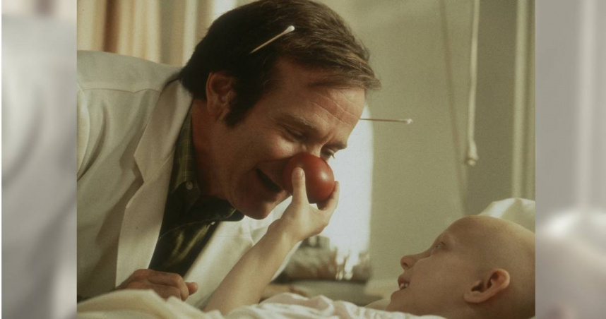 小丑醫生1／笑聲比哭聲多的病房！紅鼻子是招牌　化身小丑開立微笑處方