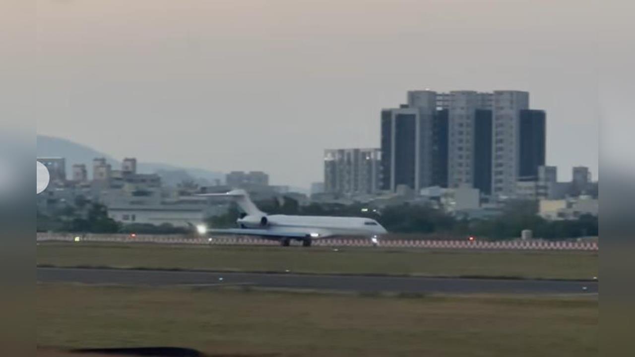 快新聞／松山飛新加坡商務包機疑漏油「緊急轉降高雄」　消防車緊跟驚險畫面曝光