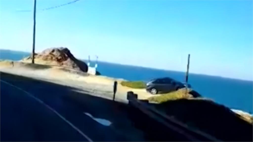 美國加州汽車衝下懸崖 驚險過程曝光