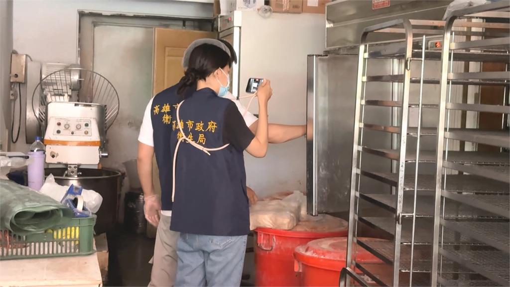 整批饅頭掉落地上　裝進塑膠袋冷凍再賣？