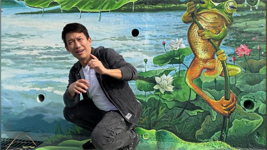 郭子乾樂當「冒牌總統」尾牙賺翻倍！神還原「激似度99%」網驚呆