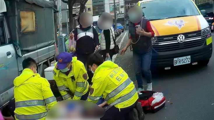 桃消三民分隊生力軍及時搶救 市場攤販撿回一命