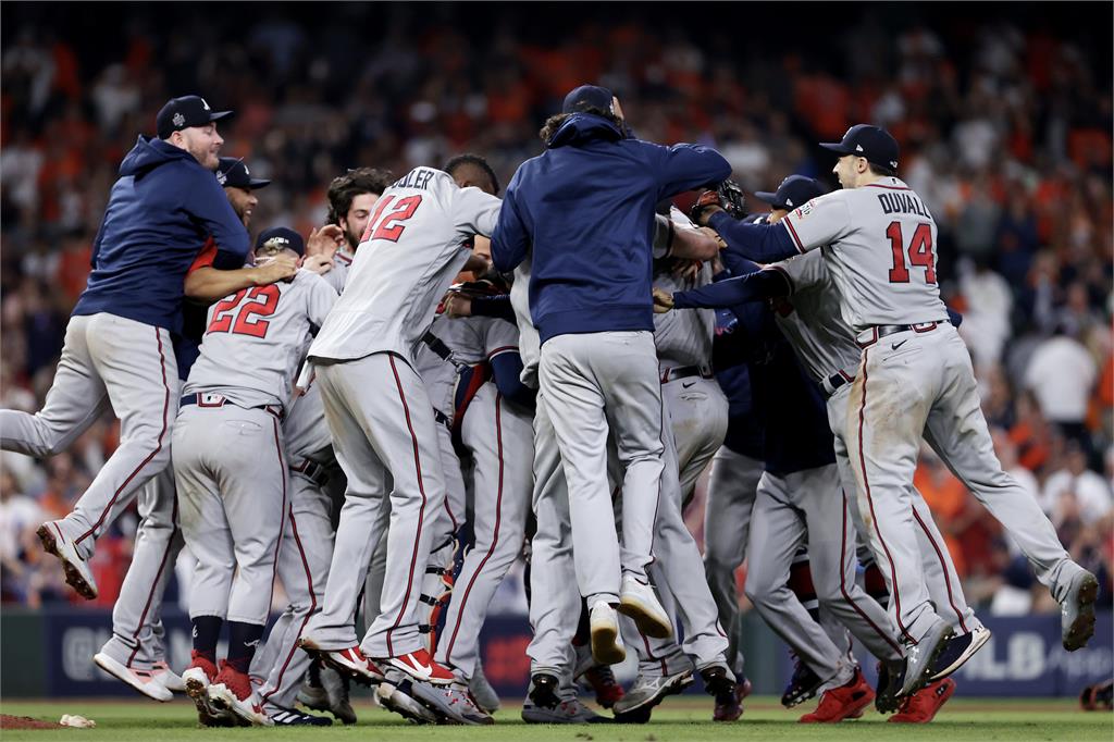 快新聞／MLB世界大賽勇士轟垮太空人　睽違26年奪隊史第4冠