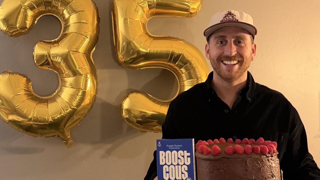 35歲男靠「超普及免費AI工具」翻身！「年收近億元」曝每日賺16萬秘訣