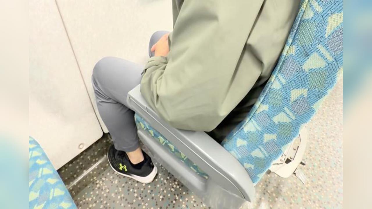 旅客高鐵座椅旋轉90度面對窗戶　網笑：高鐵好聲音？