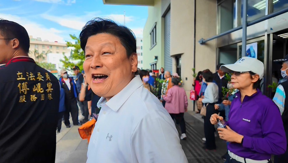 傅崐萁指退休師是「綠營側翼」 縣議員魏嘉賢聲援「絕不是」
