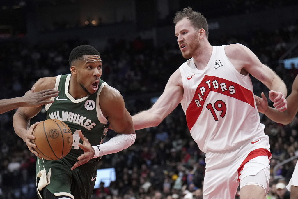 NBA(影)／字母哥蓋火鍋受傷仍堅持上場　大三元幫助公鹿擊敗暴龍