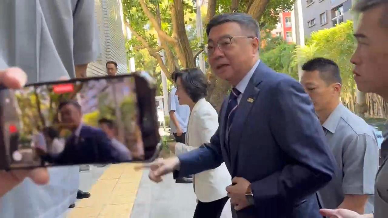 快新聞／搶救選情？藍白竟硬闖「65歲免健保費」　卓揆最新回應