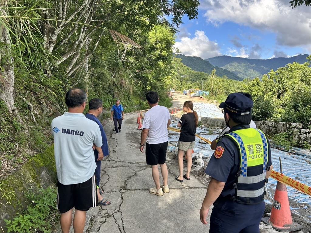 大雨來襲! 桃園復興區路坍 道路緊急封閉