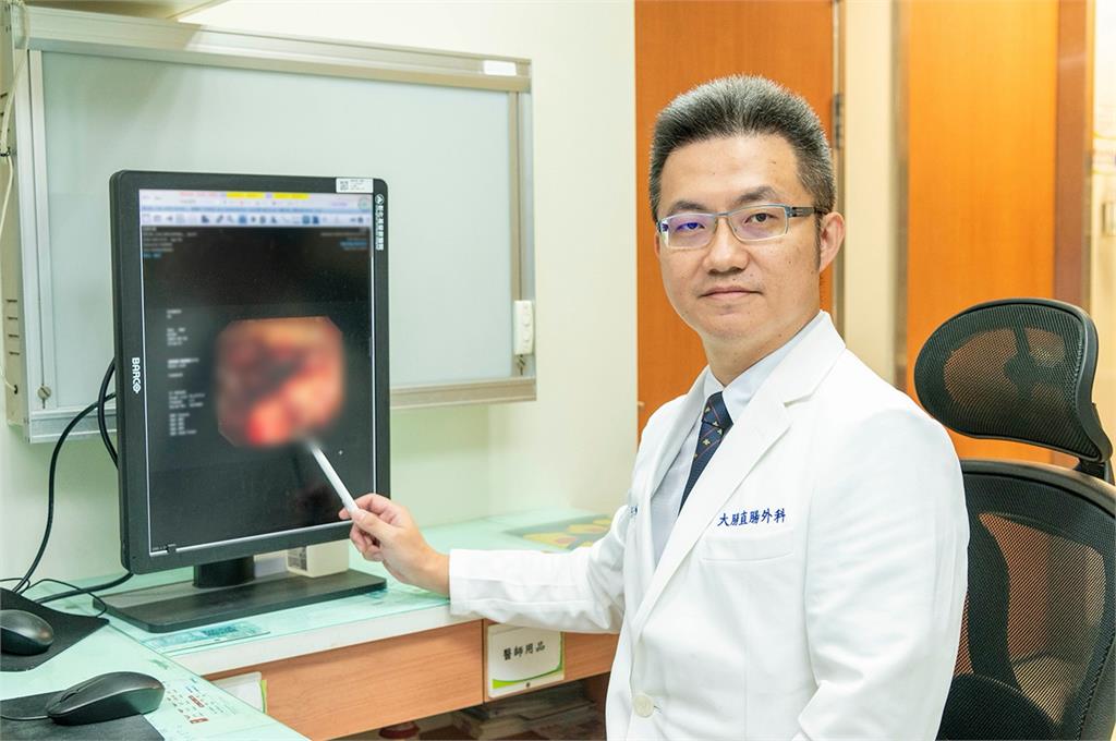 七旬翁便秘「一天一半時間待馬桶」 竟7公分大腸癌塞腸子