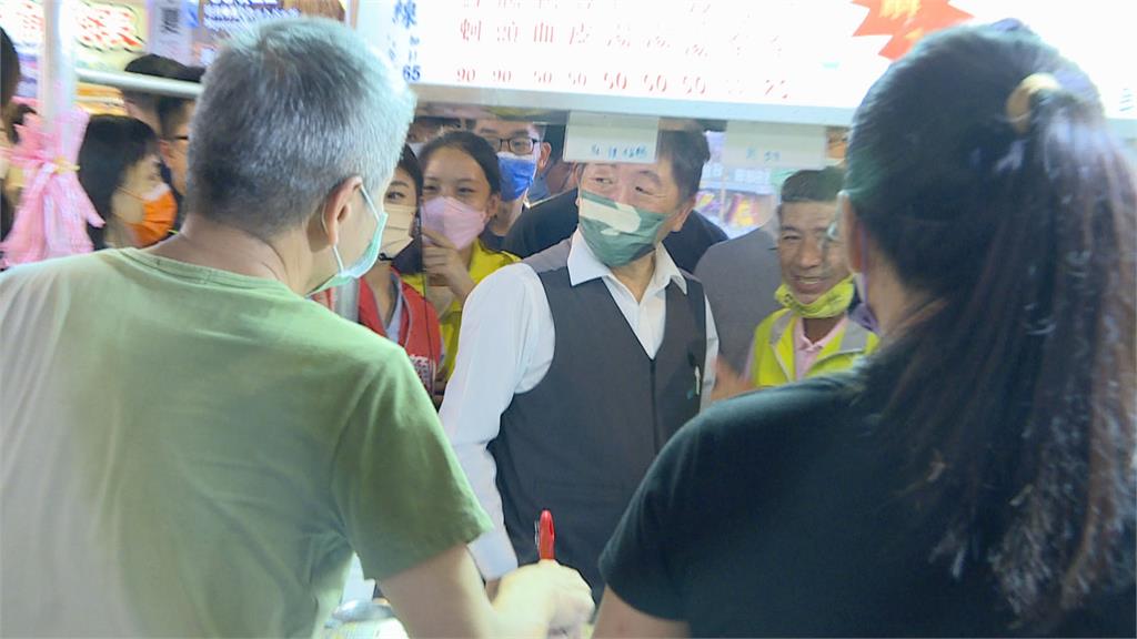 陳時中寧夏夜市大啖小吃　另類「巧遇」黃珊珊、蔣萬安