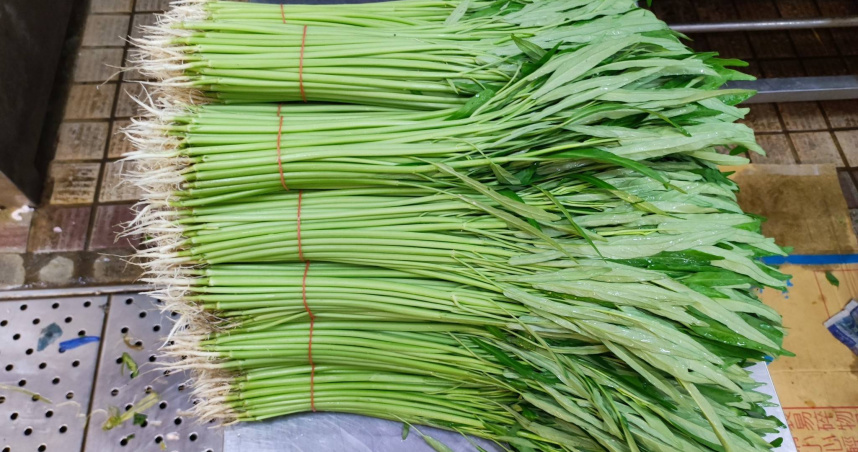 颱風後降價！「夏季小強菜」率先復活　市場回穩2把50元