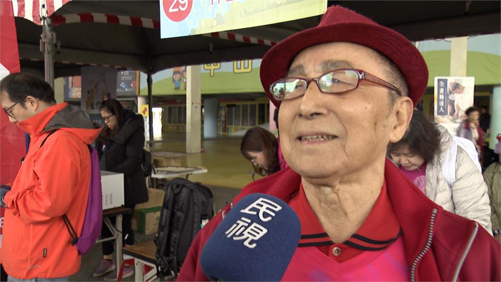 元旦健走迎新年 98歲老頑童活力滿點