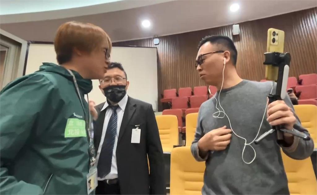 快新聞／多重身分？新黨游智彬闖議場二樓！韓國瑜稱有記者證　陳玉珍吼：他是我助理