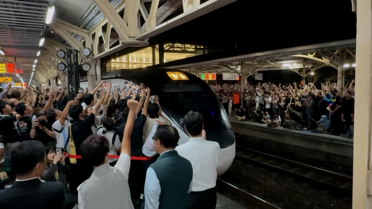 見證歷史！台南鐵路地下化今通車　上萬民眾淚別地面鐵道