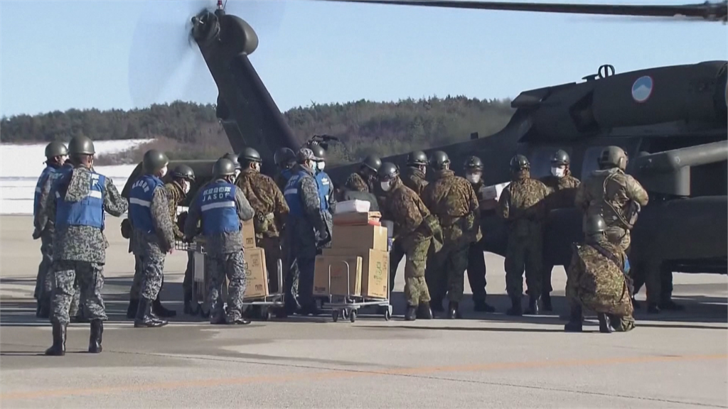 石川縣強震！日本政府僅接受美支援　駐日美軍直升機運送物資前往災區