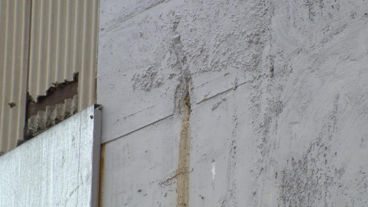 黃國昌岳父建案出事! 施工損鄰漏水"住戶滑倒骨裂"