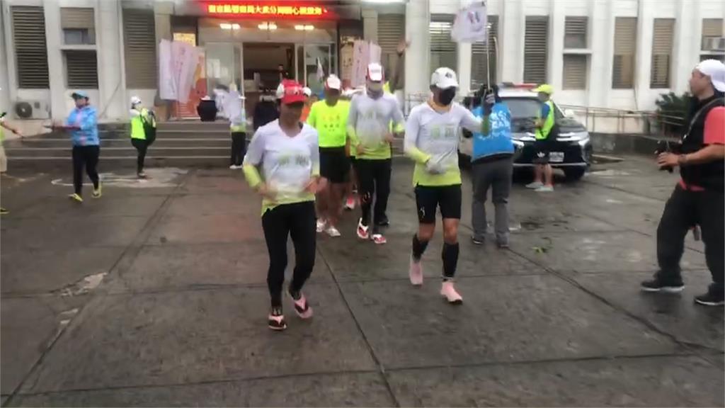 盲人環台公益路跑第10天　為台東牧心募集愛心年菜