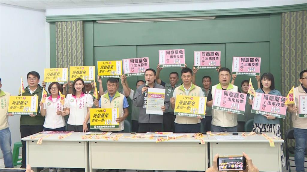 快新聞/把罷韓經驗傳出去!綠營高雄黨部總動員 設看板、集結北上挺罷免