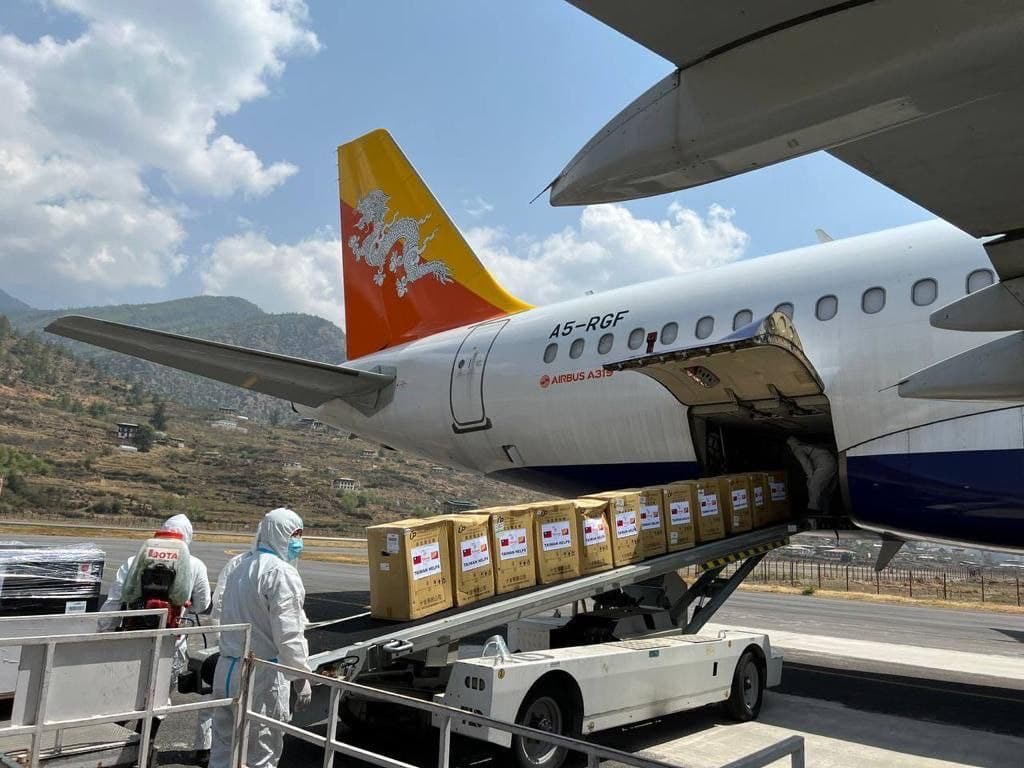 快新聞／不丹疫情升溫！ 外交部緊急援贈醫療抗疫物資今運抵不丹