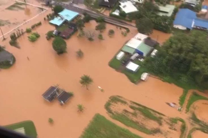 夏威夷暴雨成災 考艾島進入緊急狀態