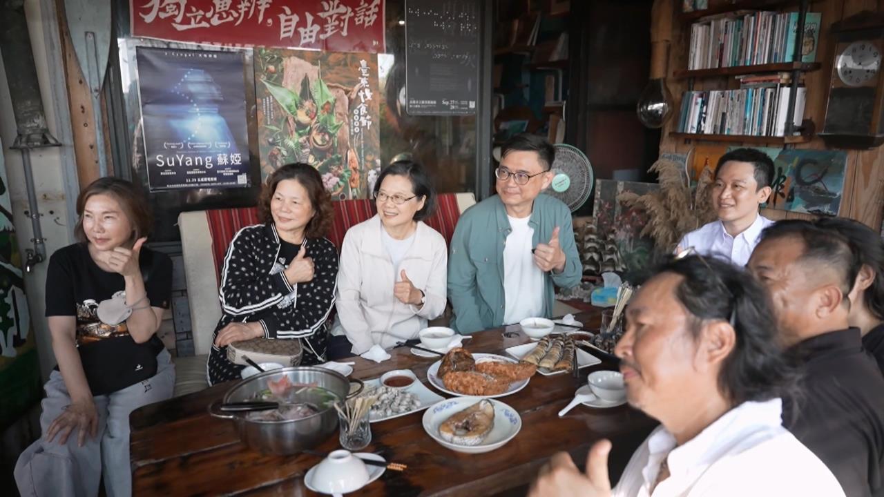跟著蔡英文、賴瑞隆逛蚵仔寮! 19歲廚師「端這好料」擄獲小英味蕾