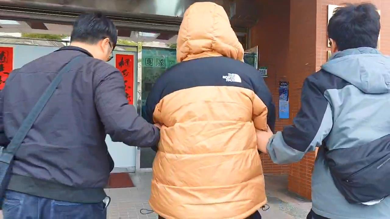最新／抓到了！假冒員警搶銀樓狂敲老闆娘　桃園男土城落網