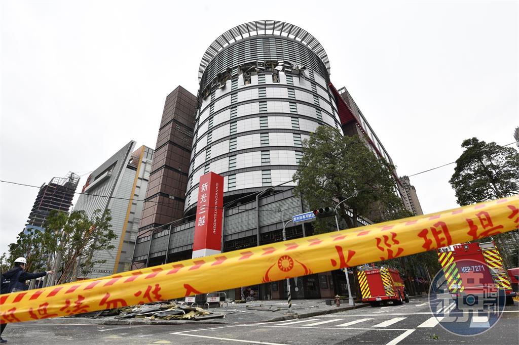 台中新光三越氣爆後首度開放！　324名員工陸續進入取物