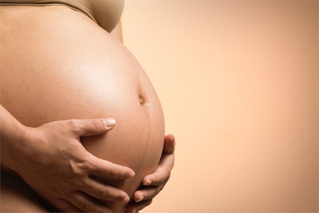 年輕正妹孕婦看診突拋1句話!台大醫驚喊「又要當阿公了」溫馨真相曝